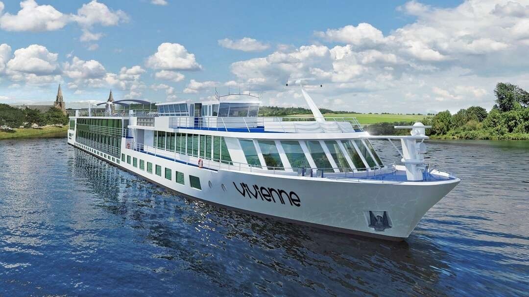 Schiff MS Vivienne auf dem Wasser bei einer Radreisende entlang der Donau.